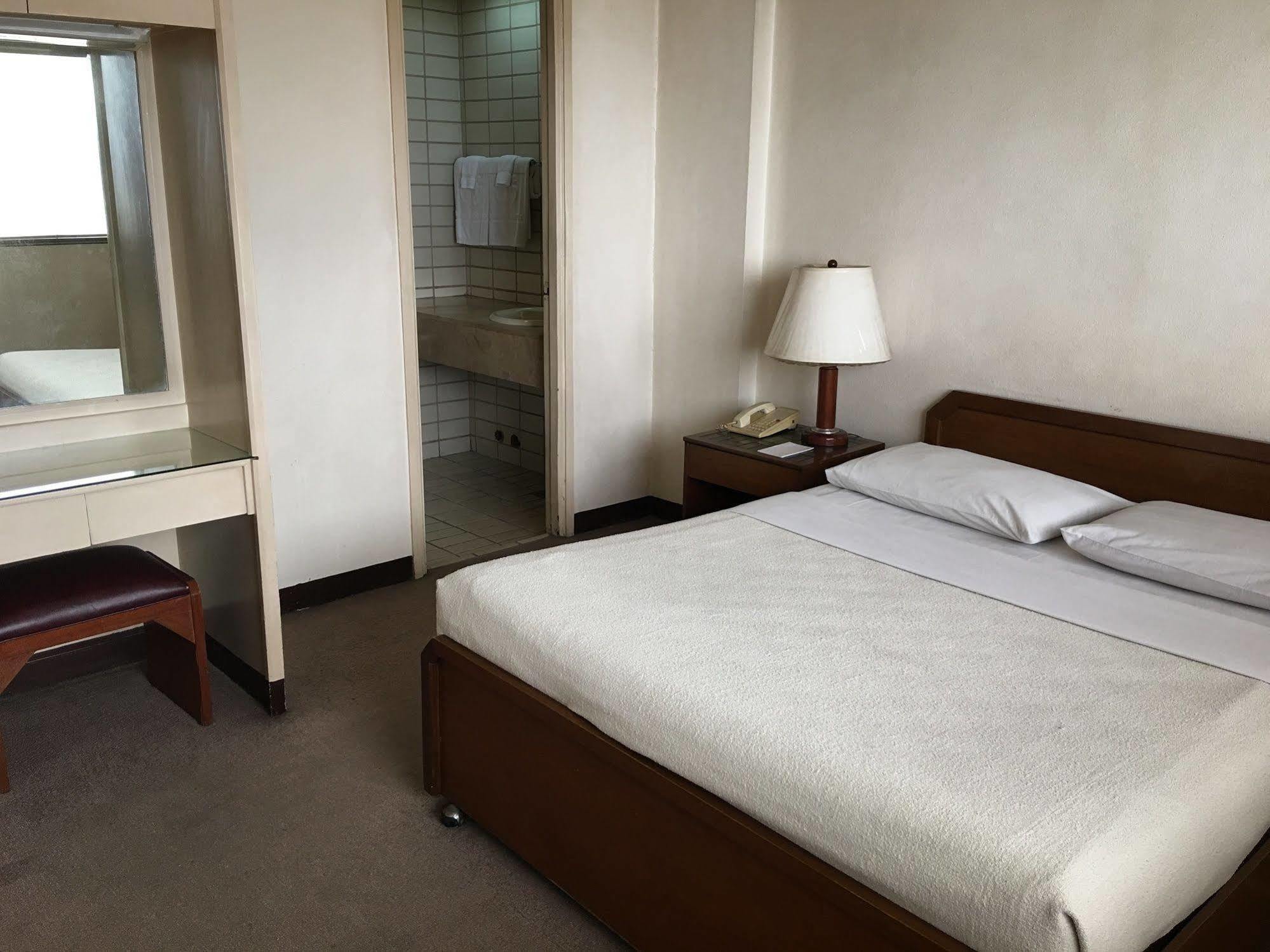 Sunny Bay Suites Manila Eksteriør bilde