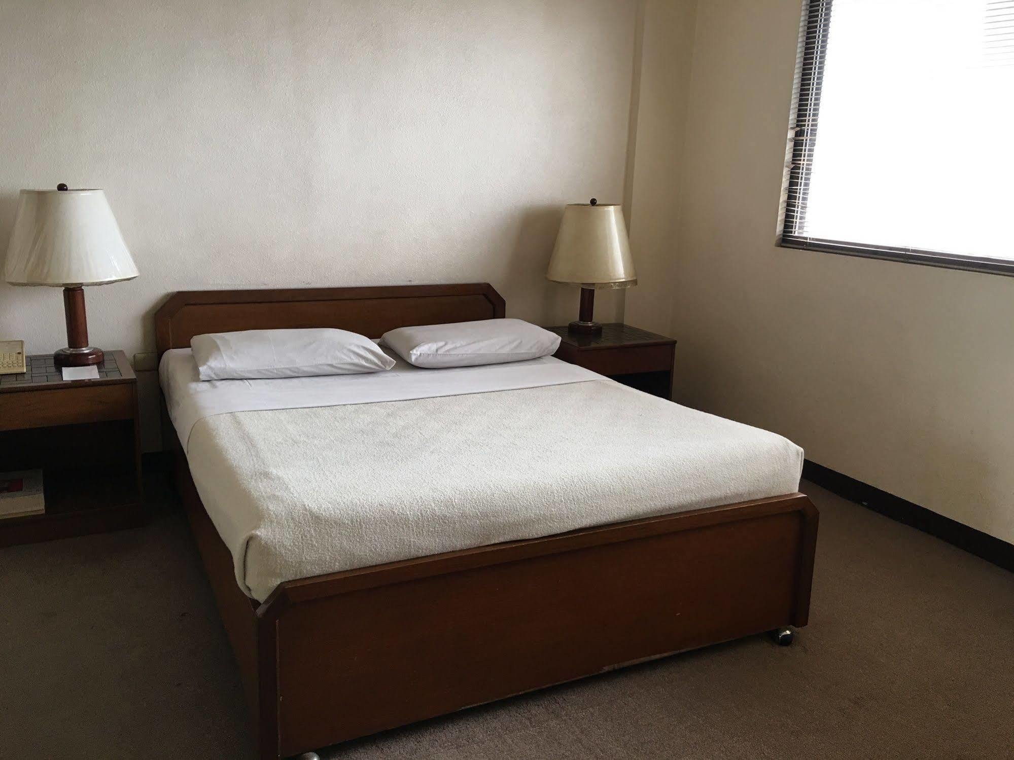 Sunny Bay Suites Manila Eksteriør bilde