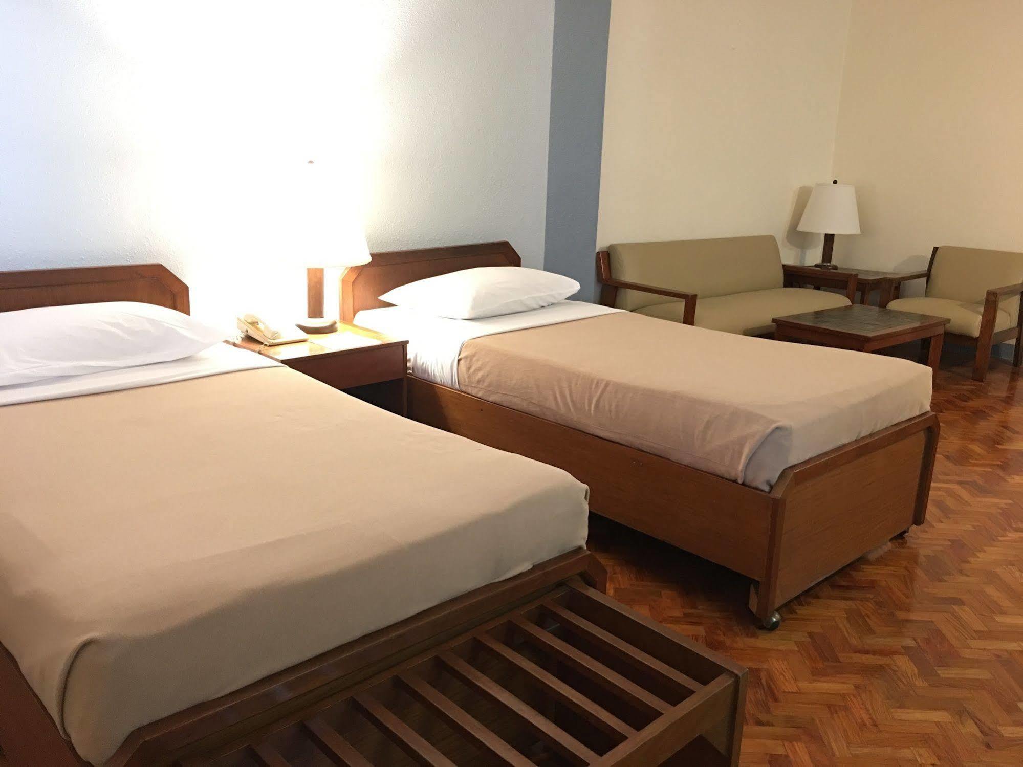 Sunny Bay Suites Manila Eksteriør bilde
